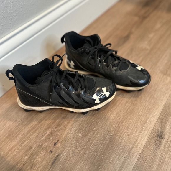 Under Armour Other - Under Armour Baseball Cleats Kids Youth 3.5 Black White Molded Athletic Sports